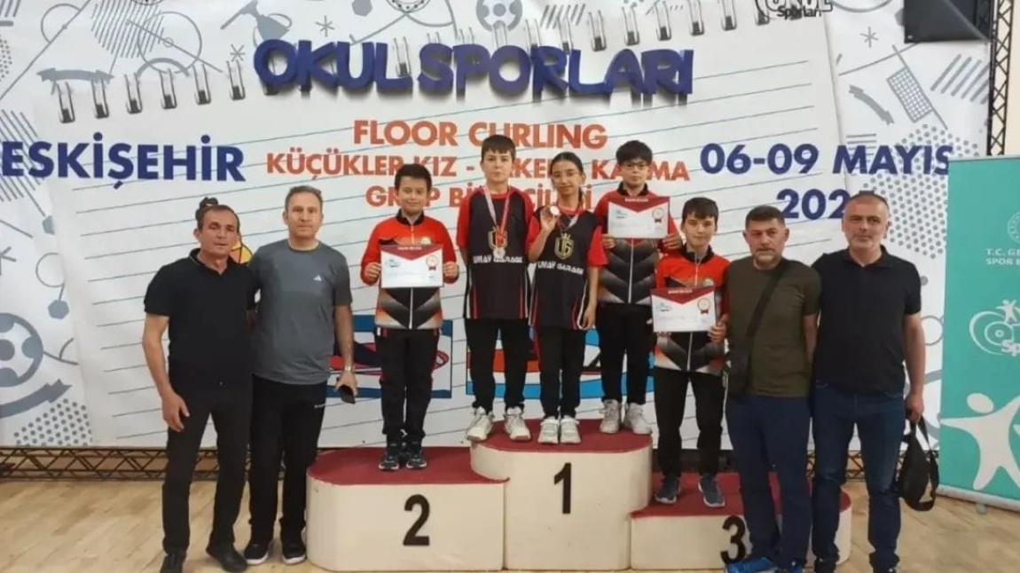 Okul Sporları Floor Curling Küçükler Karma ve Küçük Erkekler Floor Curling’de her kategoride başarıyla Kütahya’yı temsil edip Türkiye Finallerine katılmaya hak kazandı.